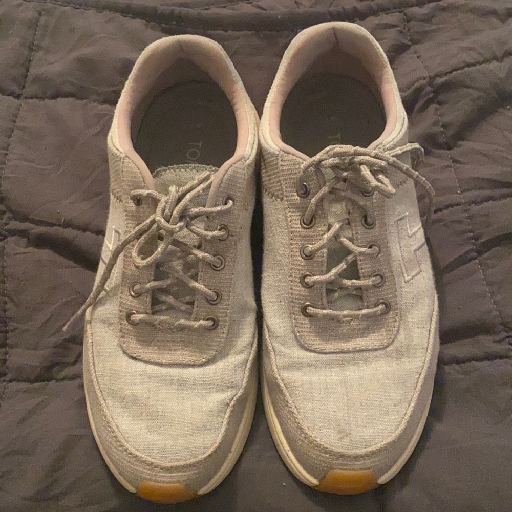 Toms sneakers